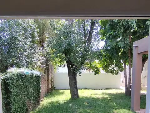Depto Tipo Casa 4 ambientes con 2 baños