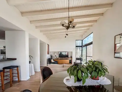 CASA EN VENTA LA PLATA PATIO PARRILLA Y PILETA