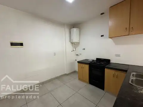 Departamento en Alquiler en Villa Ballester, $ 700.000