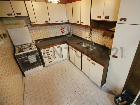 Casa 5 ambientes con 1 baño