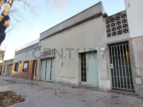 Venta Casa 5 ambientes c/ Local en Mataderos