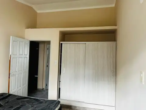 Casa en Alquiler con 2 cocheras