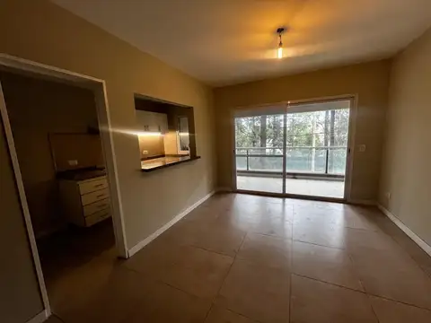 Departamento en Alquiler en Boulevard Del Sol, $ 750.000