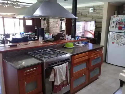 Venta. Chalet en Barrio Parque Bernal.