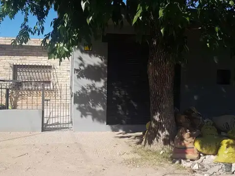 Casa en venta - 2 Dormitorios 1 Baño - Cochera - 300Mts2 - San Miguel