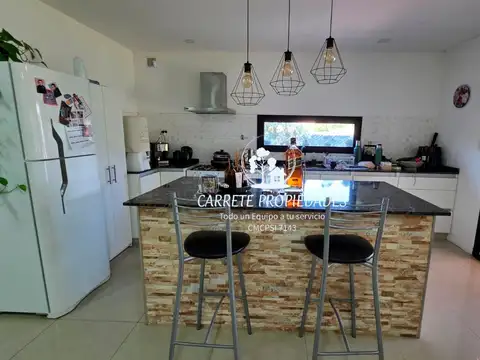 Casa en Alquiler con 3 cocheras