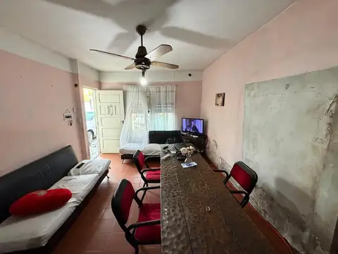 OPORTUNIDAD CASA 3 DORM CENTENARIO A REFACCIONAR