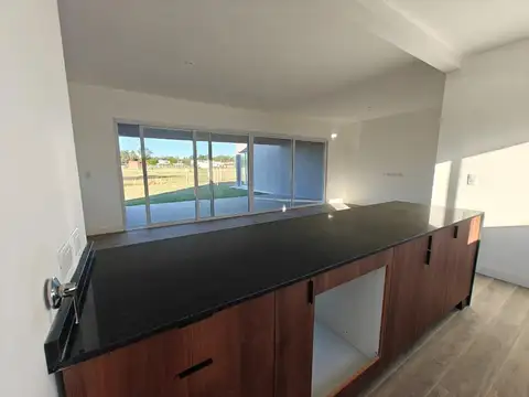 Casa 5 ambientes con 3 baños
