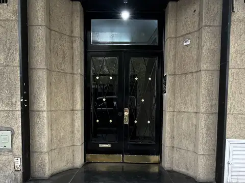 Departamento en alquiler en Flores. Sobre Avenida