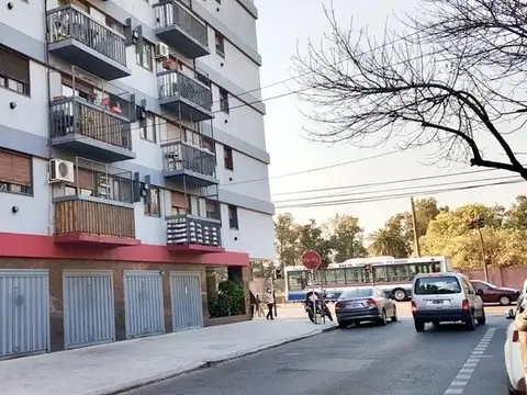 SUPER OPORTUNIDAD!! EXC. DEPARTAMENTO 4 AMB.EN VILLA DEL PARQUE, AGRONOMIA, RECIEN REMODELADO