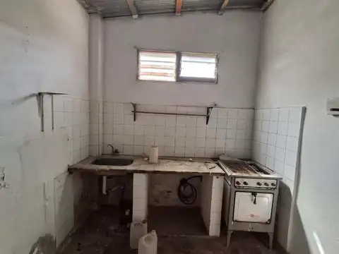 Local en Jose León Suarez