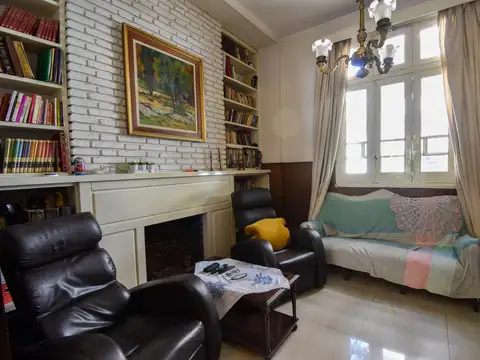 Casa 9 ambientes con 3 baños