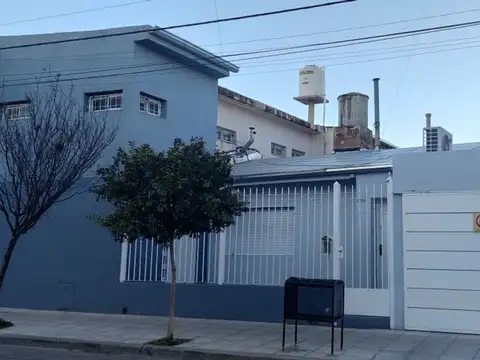 ALQUILER CASA CENTRICA GRANDE CON DEPTO