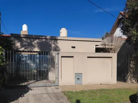 Muy buena casa  de 3 ambientes en venta, en Beccar.