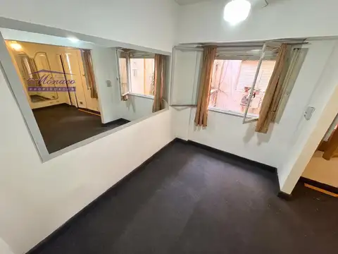 French 2400, Piso 1°