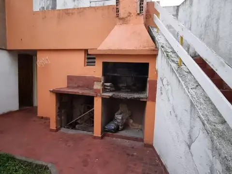 Casa 5 ambientes con 3 baños