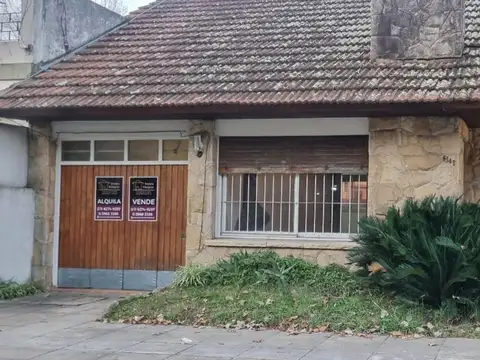 Chalet a Reformar con Garage, Patio y Terraza con Quincho