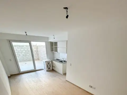 Departamento 1 amb a estrenar con patio y balcon. Amenities