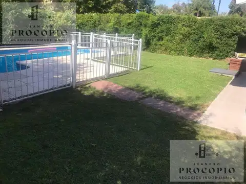 Casa en Alquiler con 2 cocheras