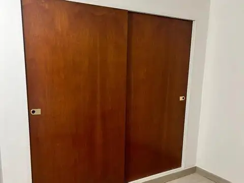 Casa en Alquiler con 2 cocheras