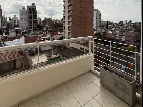 Alquiler 1 dormitorio departamento semipiso Al Norte con balcon