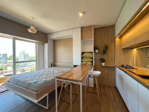 VENTA: Monoambiente amoblado y reciclado en piso 8 con balcón y vista despejada en Barrio Lourdes