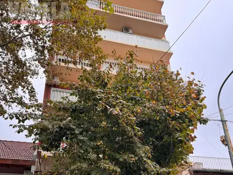 Departamento 3 ambientes al cfte. c/lavadero. Apto profesional.