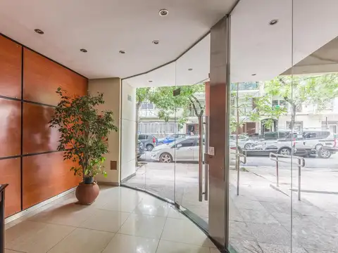 Departamento en Venta en Almagro. Balcón Terraza con Parrilla. Frente.