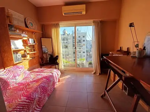 Presidente José Evaristo Uriburu y Av. Córdoba 700