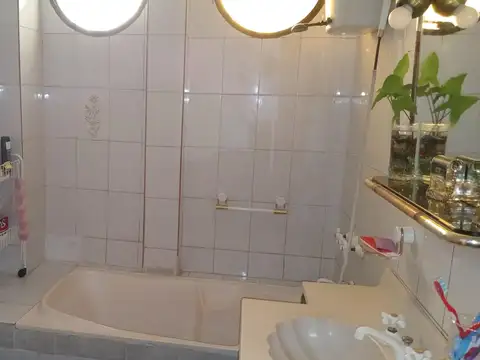 CASA 6 AMB MULTIFAMILIAR EN LOMAS DEL MIRADOR