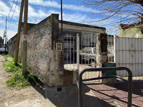 Vivienda multifamiliar - Lote de 260 mts    Propiedad a refaccionar.