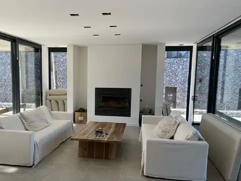 Casa en Alquiler Temporal en Costa Esmeralda, USD 2.000
