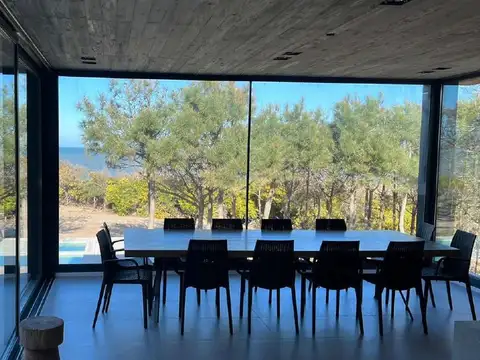 Casa 9 ambientes con 6 baños