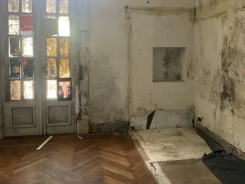 Casa 9 ambientes con 2 baños