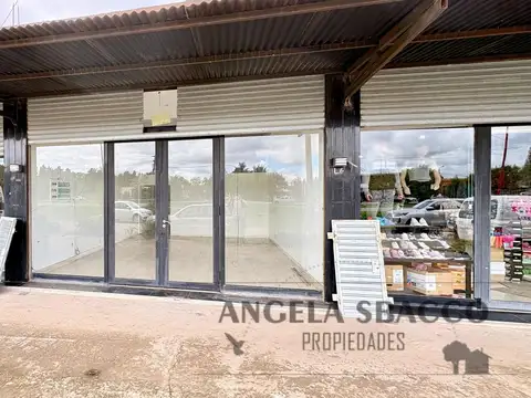 Local en alquiler permanente en Parada Robles centro.