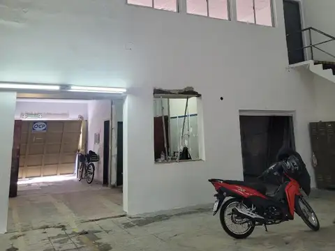 EXCELENTE GALPON SOBRE A MITRE , A METROS  DE PELLIZA 300 m2 cub sobre lote 320 m2