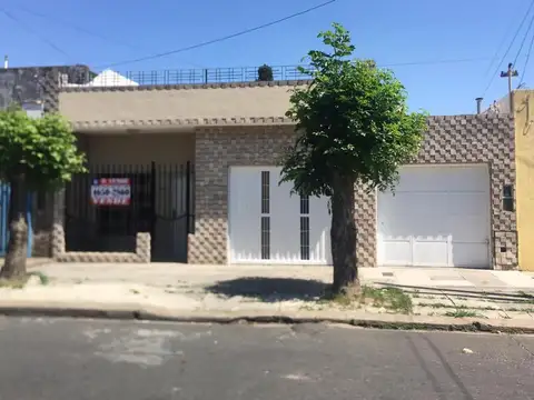 CASA 4 AMBIENTES SAN JUSTO, TOMA DPTO EN PARTE DE PAGO 