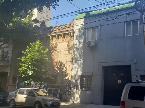 Deposito con vivienda de 4 ambientes / Terreno en venta , en Flores