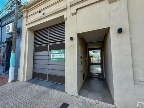 Departamento en alquiler con una habitación y patio