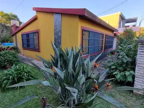 CASA 2 DORMITORIOS VENTA PARQUE VERNAZZA P. ESTHER