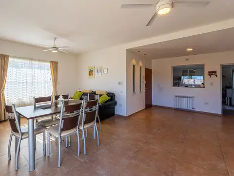 Casa 3 ambientes con 2 baños