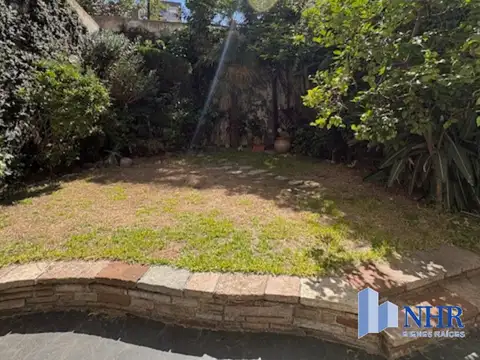 ESPECTAC CASA 3 PLANTAS 5/6 AMB+ GR JARDIN Y GARAGE 2 AUTOS S/GR LOTE PROPIO