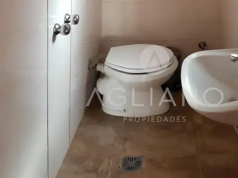 ALQUILER USO PROFESIONAL. 50M2. ALVEAR Y GARAY. Centro Comercial Guemes.