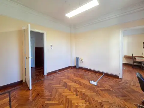 OFICINA DE 108m2 EN VENTA EN RIOJA Y ALVEAR