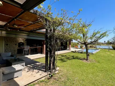 Casa en Alquiler PUERTO ROLDAN - Vistas al Lago