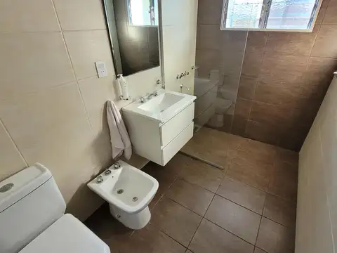 Departamento 4 ambientes con balcón sin expensas en ALQUILER - Morón