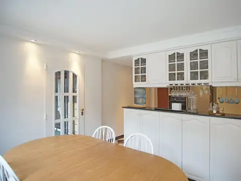 VENTA CASA 4 AMB + DEP COCHERA Y PILETA VTE LOPEZ