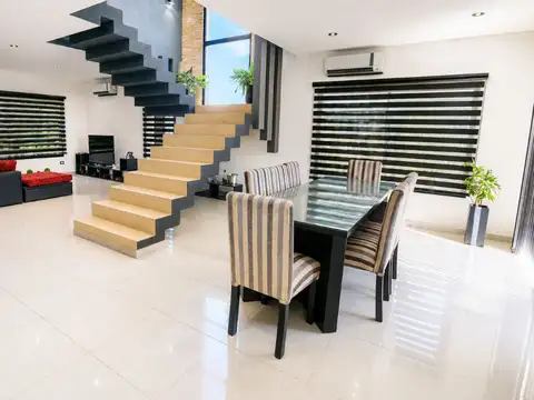 Casa 5 ambientes con 3 baños