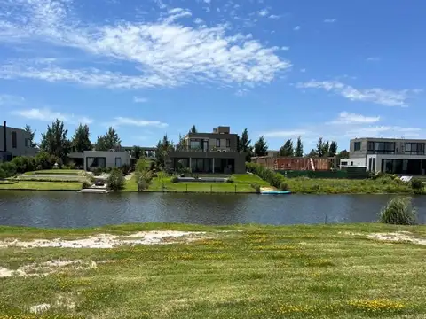 Lote en venta a la laguna barrio El Naudir Escobar