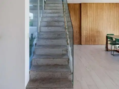 Casa en Venta con 3 cocheras